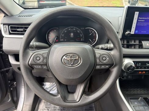 Used 2025 Toyota RAV4 XLE FWD image 22
