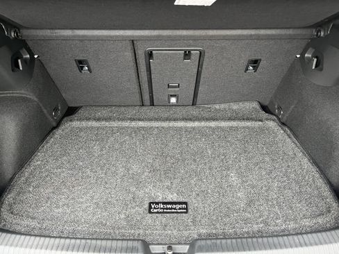 Used 2024 Volkswagen Golf R image 25