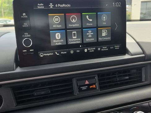Used 2023 Honda Pilot Touring image 10