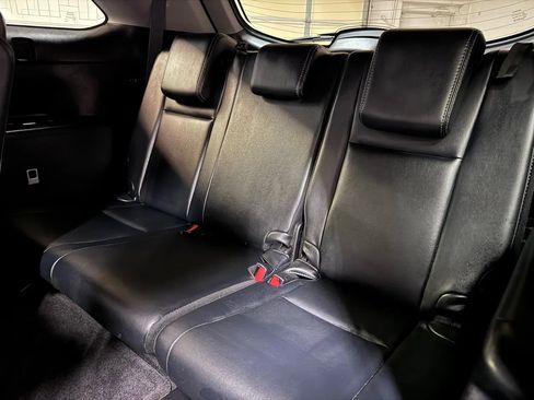 Used 2018 Toyota Highlander SE image 15