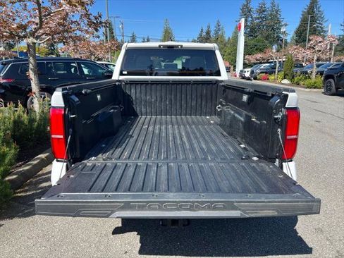 Certified 2024 Toyota Tacoma TRD Off-Road AWD/4WD image 10