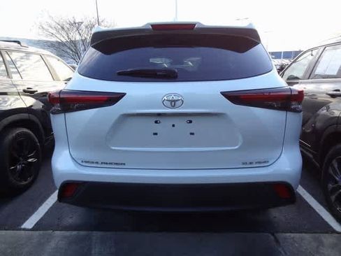 Used 2024 Toyota Highlander XLE image 5