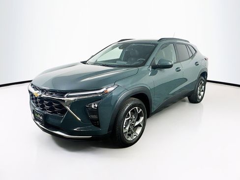 Used 2025 Chevrolet Trax LT image 3