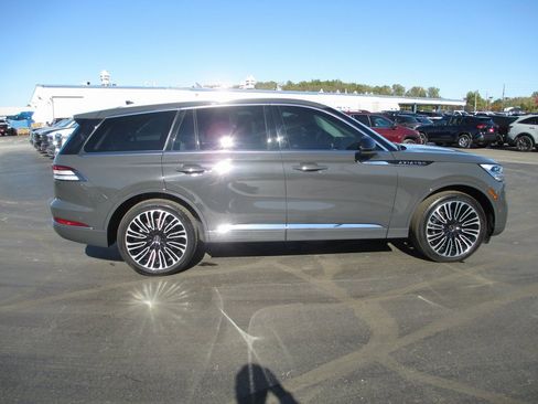 Used 2024 Lincoln Aviator Black Label w/ Dynamic Handling Package image 4