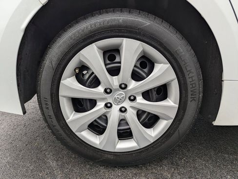 Used 2022 Toyota Corolla LE image 12