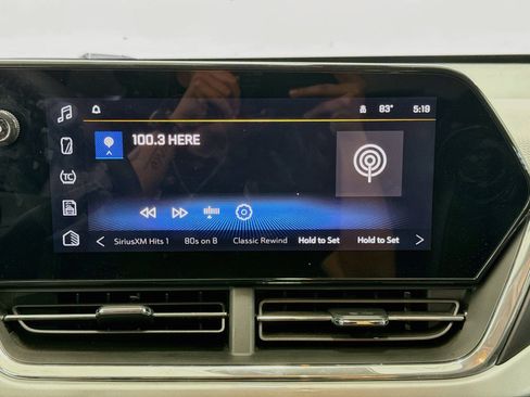 Used 2025 Chevrolet Trax LT FWD image 19