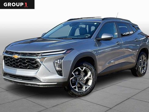 Certified 2025 Chevrolet Trax LT w/ LT Convenience Package image 1