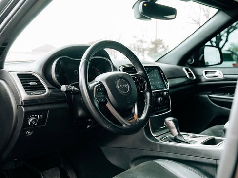 Used 2019 Jeep Grand Cherokee Altitude image 17