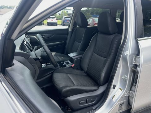 Used 2018 Nissan Rogue SV FWD image 16