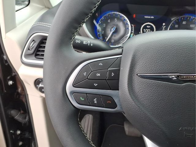 Used 2024 Chrysler Pacifica Touring-L w/ Uconnect Theater Family Group AWD/4WD image 24