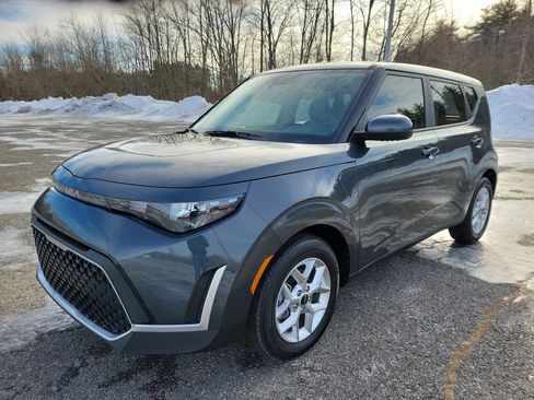 Used 2025 Kia Soul LX w/ LX Technology Package image 1