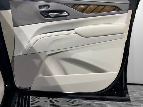 Used 2022 Cadillac Escalade Sport Platinum image 13