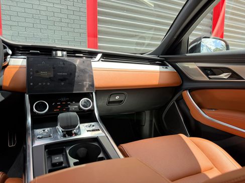 Used 2024 Jaguar XF R-Dynamic SE AWD/4WD image 25