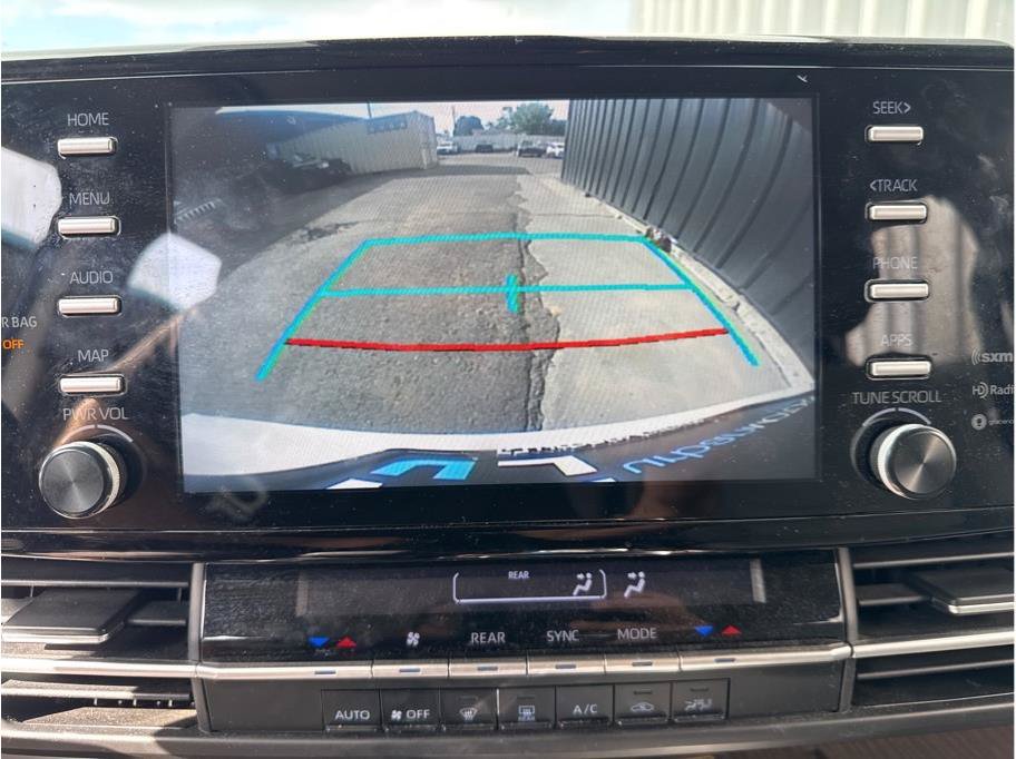 Used 2022 Toyota Sienna LE w/ LE Plus Package FWD image 5