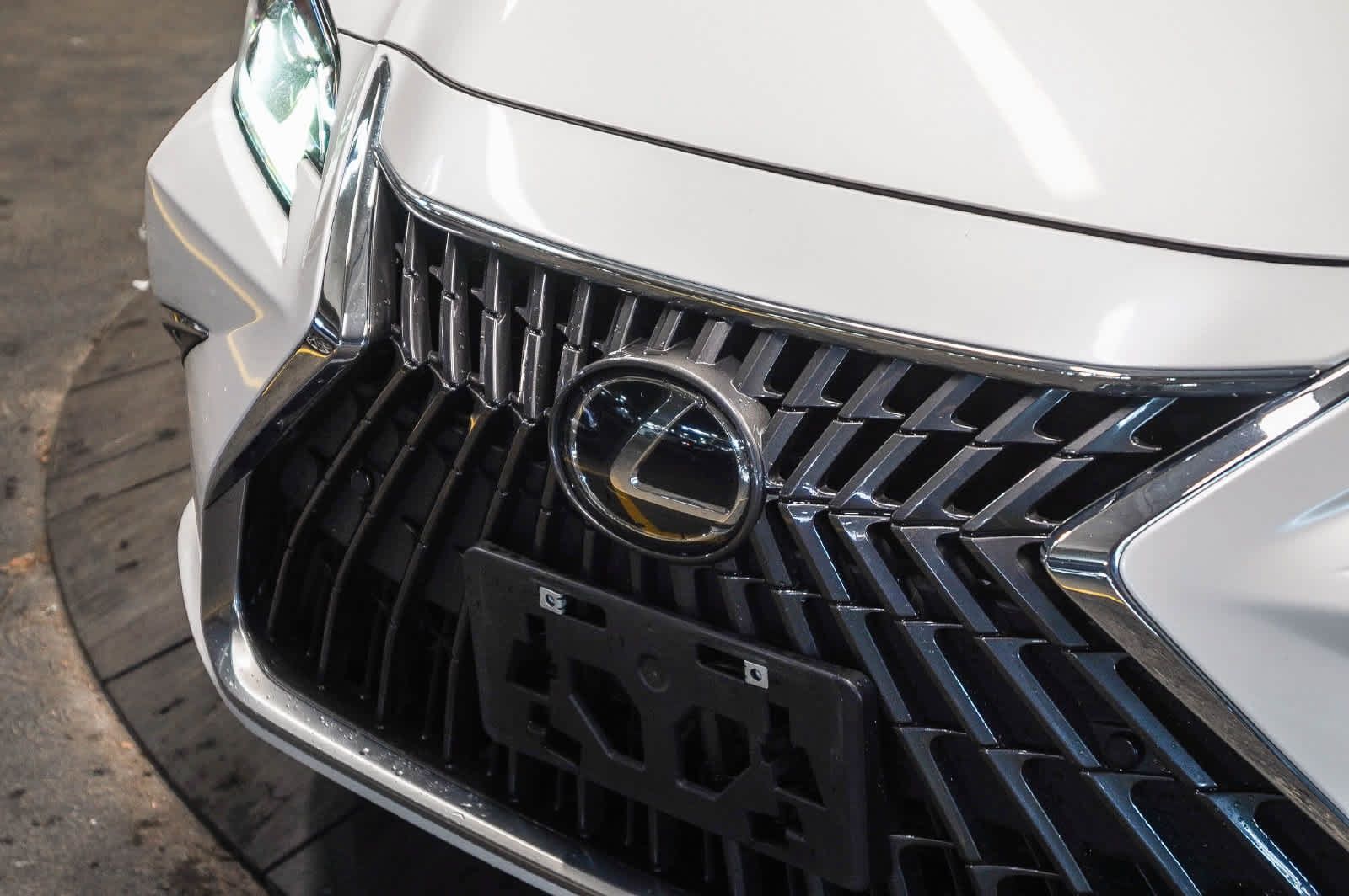 Used 2024 Lexus ES 300h w/ Premium Package FWD image 8