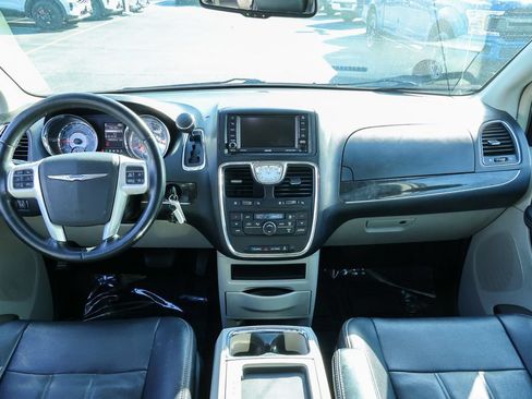 Used 2014 Chrysler Town & Country Touring FWD image 6
