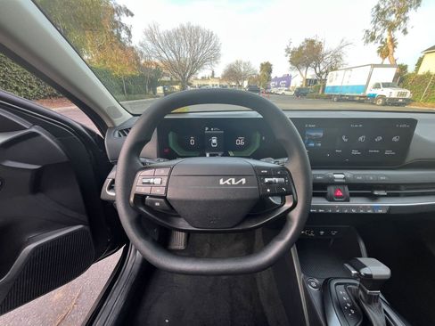 Used 2025 Kia K4 LXS image 33