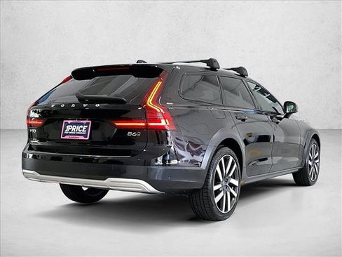 Used 2025 Volvo V90 B6 Cross Country Plus w/ Protection Package Premier AWD/4WD image 2