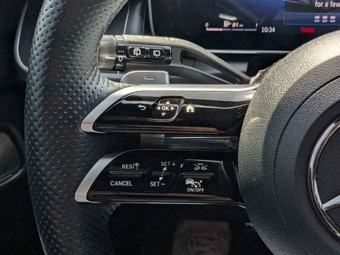 Used 2025 Mercedes-Benz GLC 300 image 24