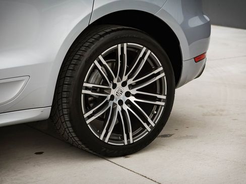 Used 2018 Porsche Macan S image 38