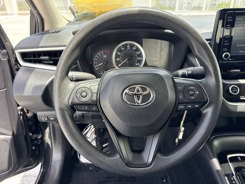 Used 2022 Toyota Corolla LE FWD image 14