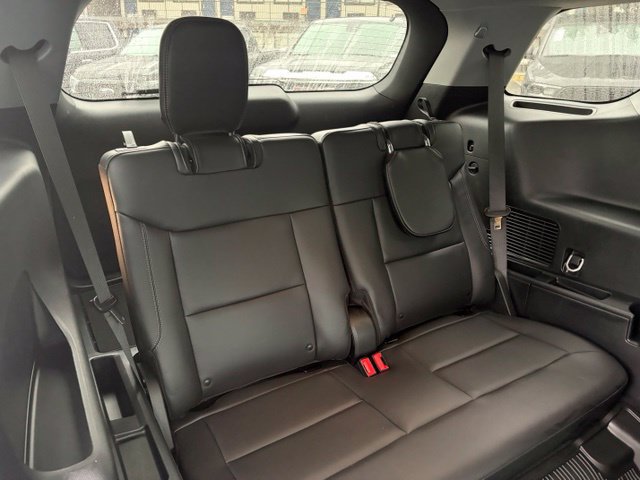 Used 2023 Ford Explorer XLT w/ Equipment Group 202A AWD/4WD image 33