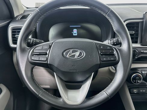 Used 2025 Hyundai Venue SEL FWD image 18