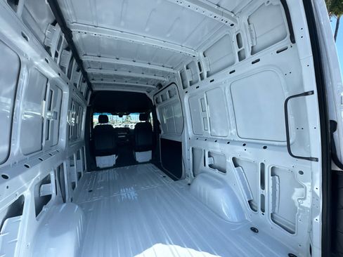 Used 2025 Mercedes-Benz Sprinter 2500 image 14