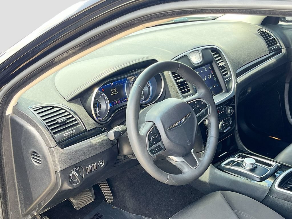Used 2023 Chrysler 300 Touring RWD image 9