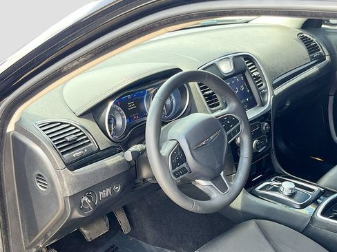 Used 2023 Chrysler 300 Touring RWD image 9