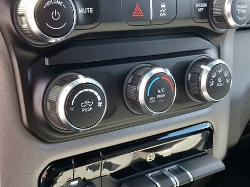 Used 2024 RAM 2500 Big Horn AWD/4WD image 16
