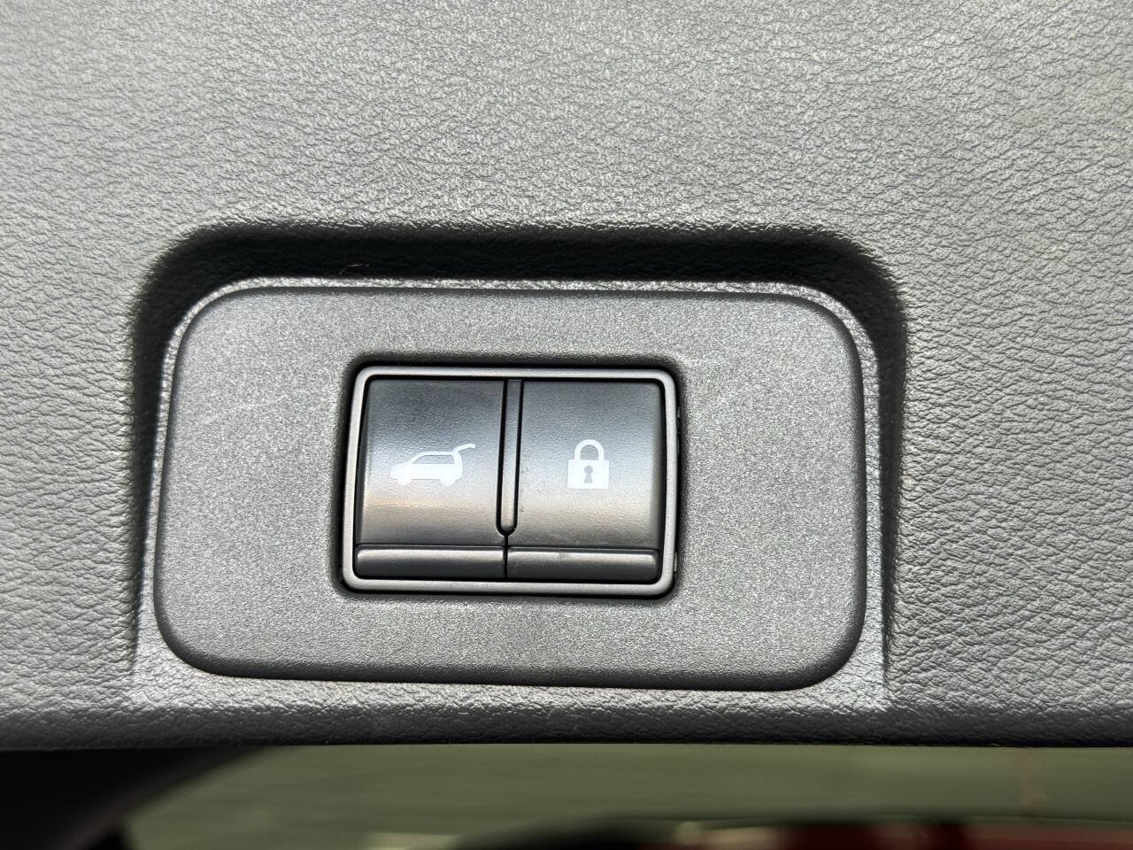 Used 2022 Nissan Rogue Platinum w/ Head-Up Display Package FWD image 33