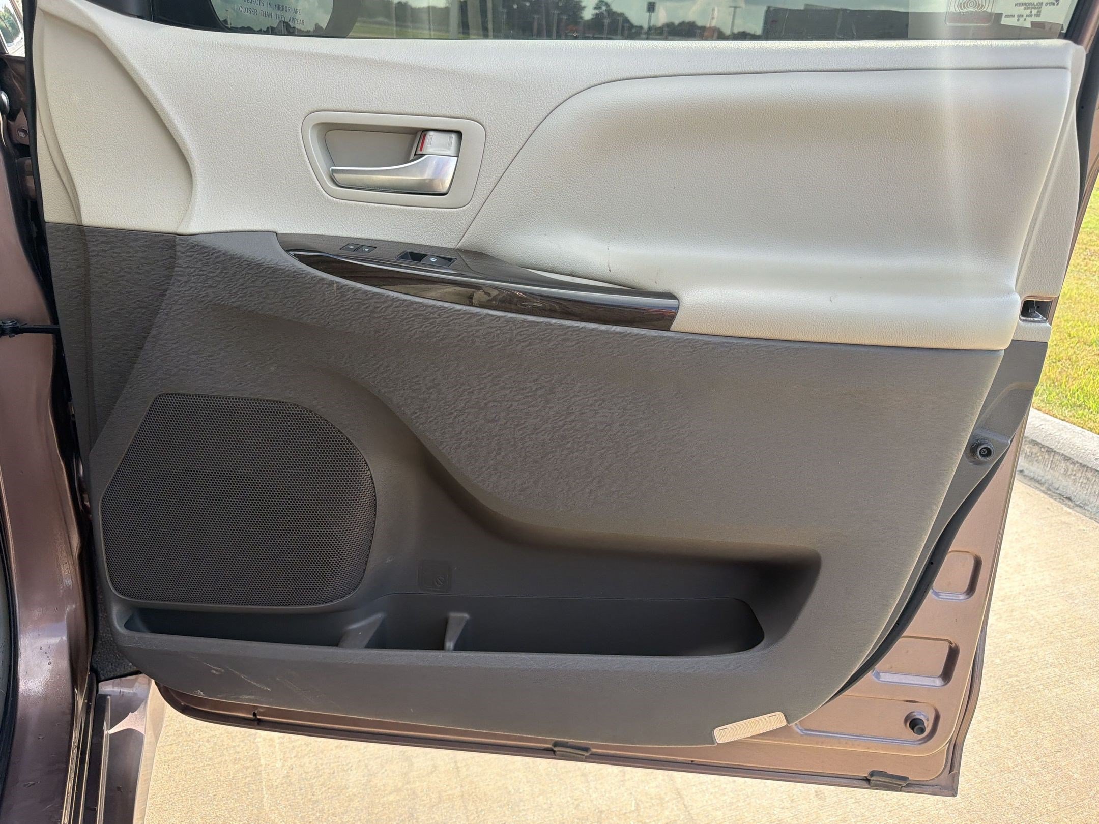 Used 2019 Toyota Sienna XLE Premium FWD image 25