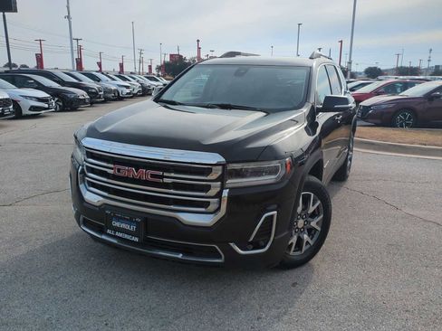 Used 2023 GMC Acadia SLT image 1