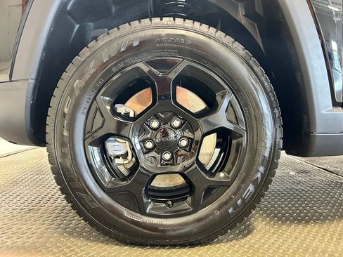 Used 2024 Jeep Compass Trailhawk w/ Trailhawk Convenience Group AWD/4WD image 10