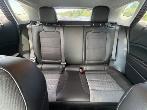 Used 2025 Chevrolet Trax LT w/ LT Convenience Package FWD image 37