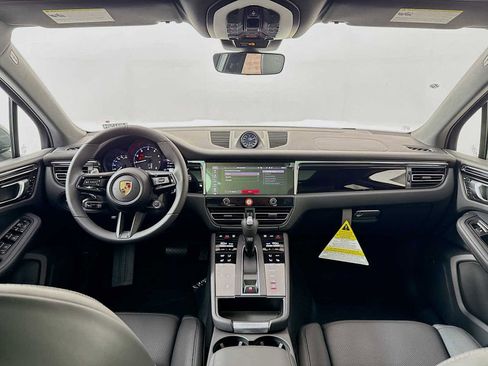New 2025 Porsche Macan AWD/4WD image 31