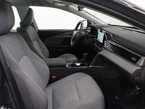 Used 2025 Toyota Camry LE image 10