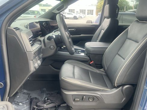 Used 2025 Chevrolet Tahoe Premier AWD/4WD image 12