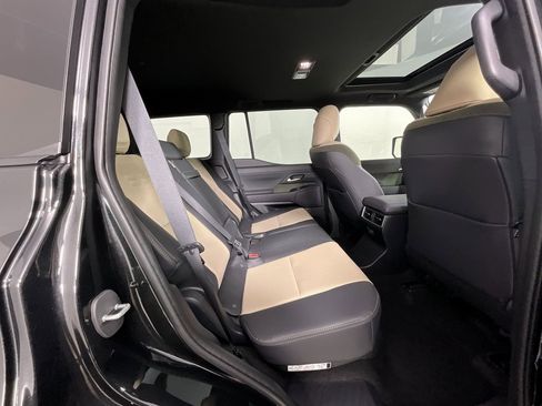 Used 2025 Lexus GX 550 image 23