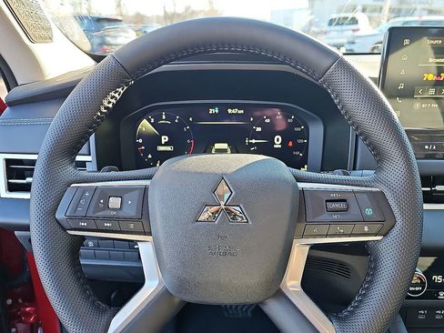 New 2026 Mitsubishi Outlander SE image 15