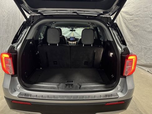 Used 2022 Ford Explorer XLT w/ Equipment Group 202A AWD/4WD image 18