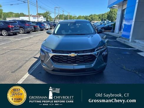 New 2026 Chevrolet Trax LS w/ LS Convenience Package FWD image 3