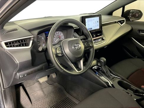 Used 2025 Toyota Corolla SE w/ Convenience Package FWD image 16