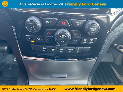 Used 2021 Jeep Grand Cherokee Laredo X AWD/4WD image 24