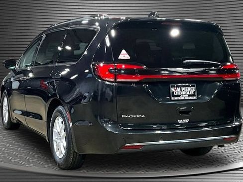 Used 2021 Chrysler Pacifica Touring-L FWD image 4