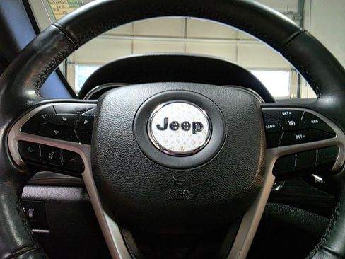 Used 2019 Jeep Grand Cherokee Altitude AWD/4WD image 29
