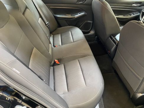 Used 2025 Nissan Altima 2.5 SV FWD image 25