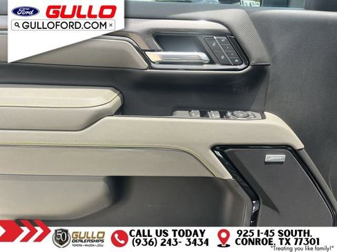 Used 2025 Chevrolet Silverado 2500 ZR2 w/ Technology Package AWD/4WD image 17