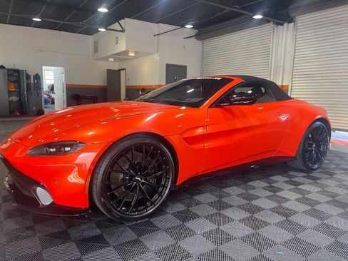 Used 2023 Aston Martin V8 Vantage ROADSTER image 19